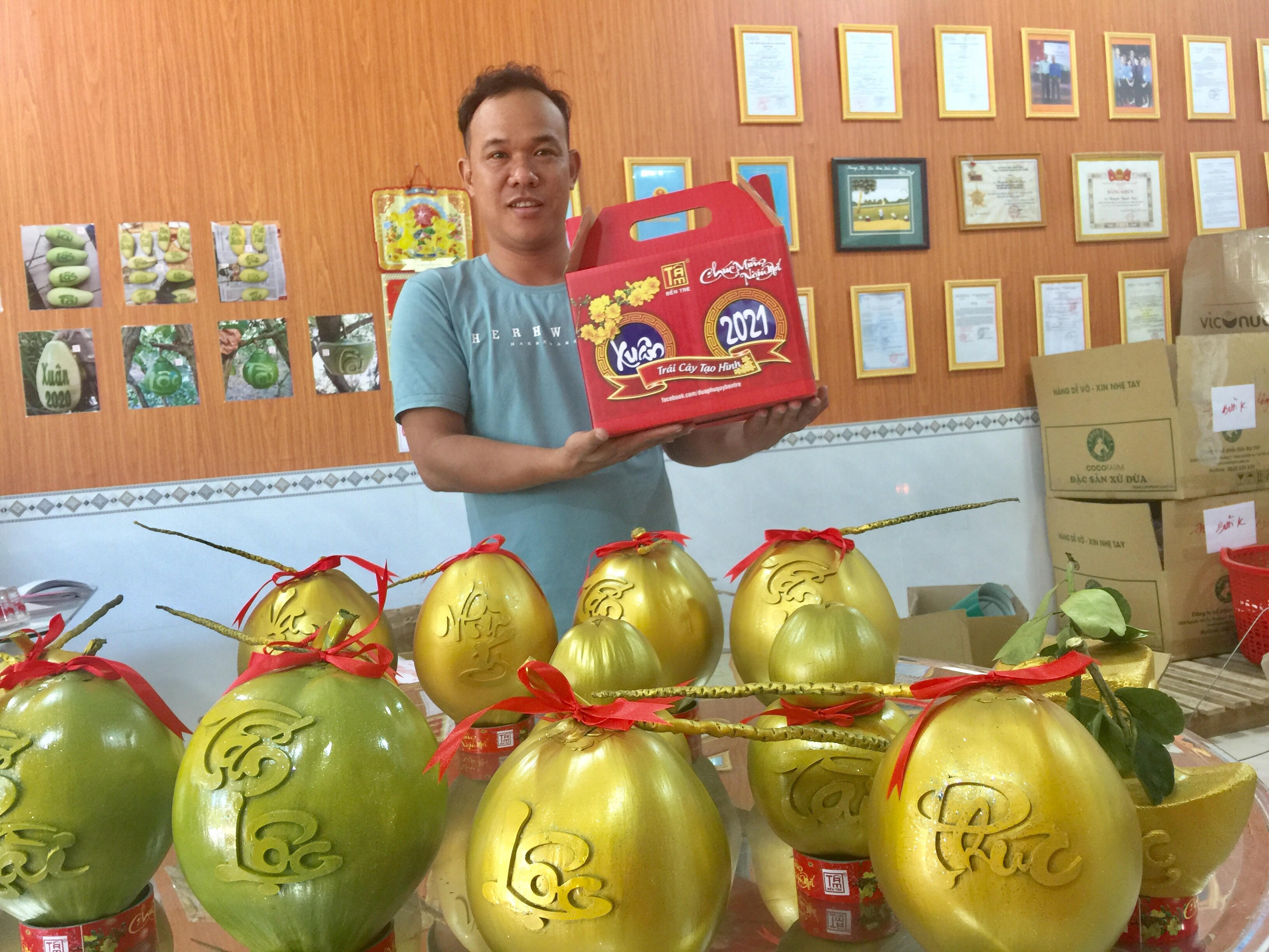 Độc đáo trái cây mạ vàng phục vụ Tết Tân Sửu 2021