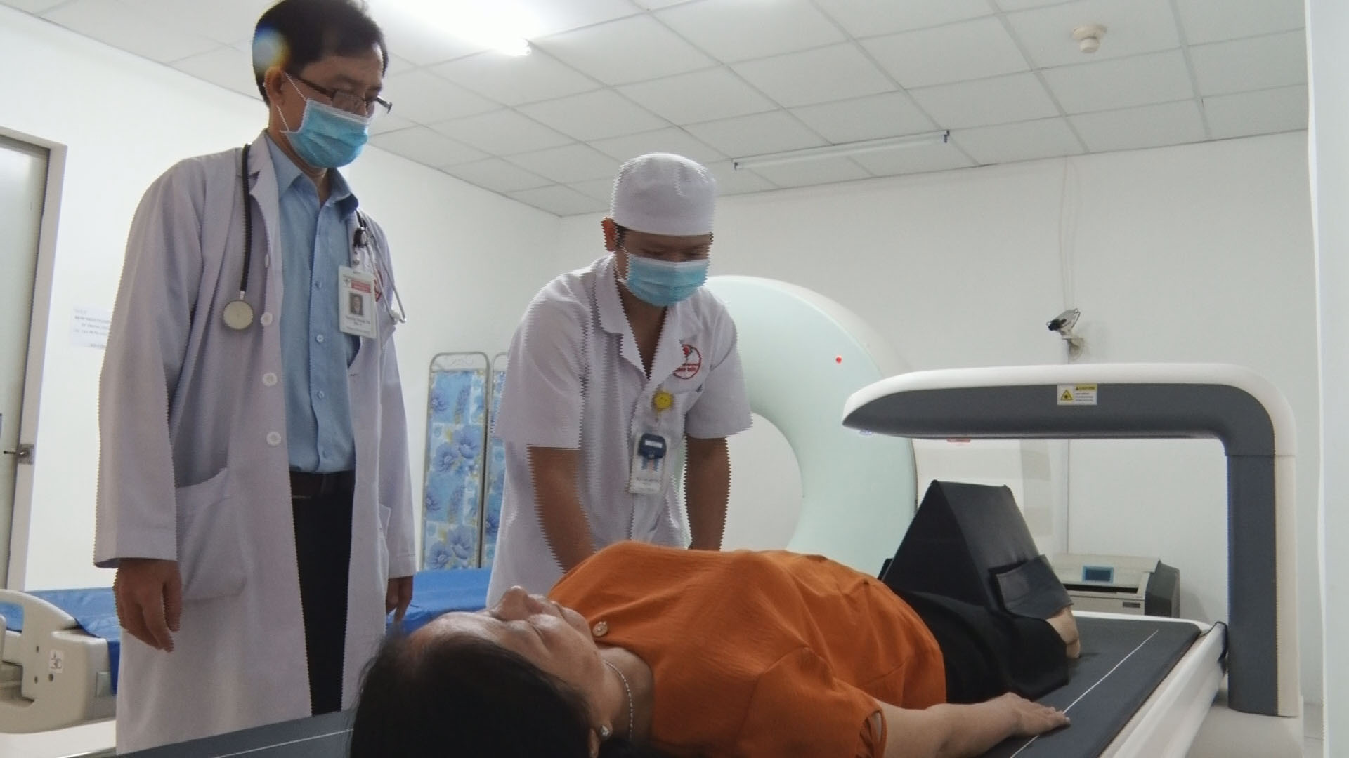 Bệnh viện Minh Đức đầu tư máy đo loãng xương 