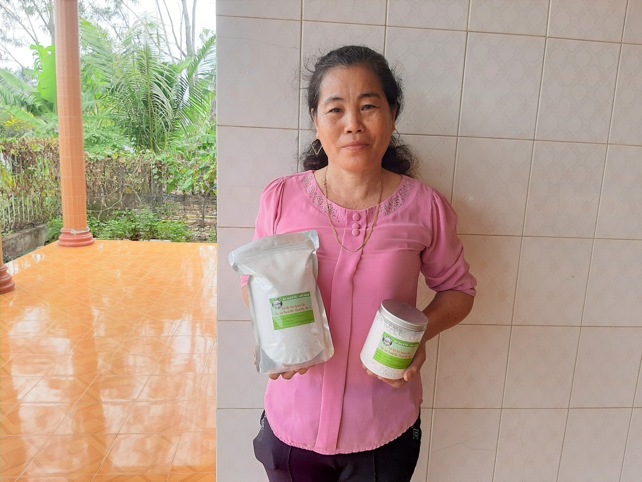 Chị Lê Thị Mai mạnh dạng khởi nghiệp với “bột nưa tacca”