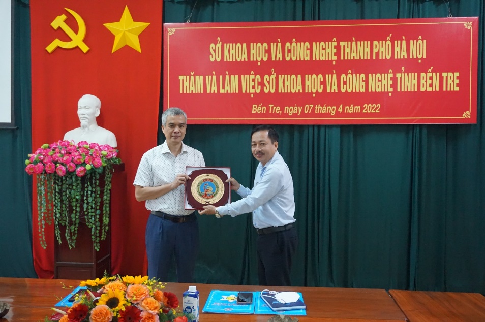 Sở Khoa học và Công nghệ Thành phố Hà Nội thăm và làm việc  tại Sở Khoa học và Công nghệ tỉnh Bến Tre