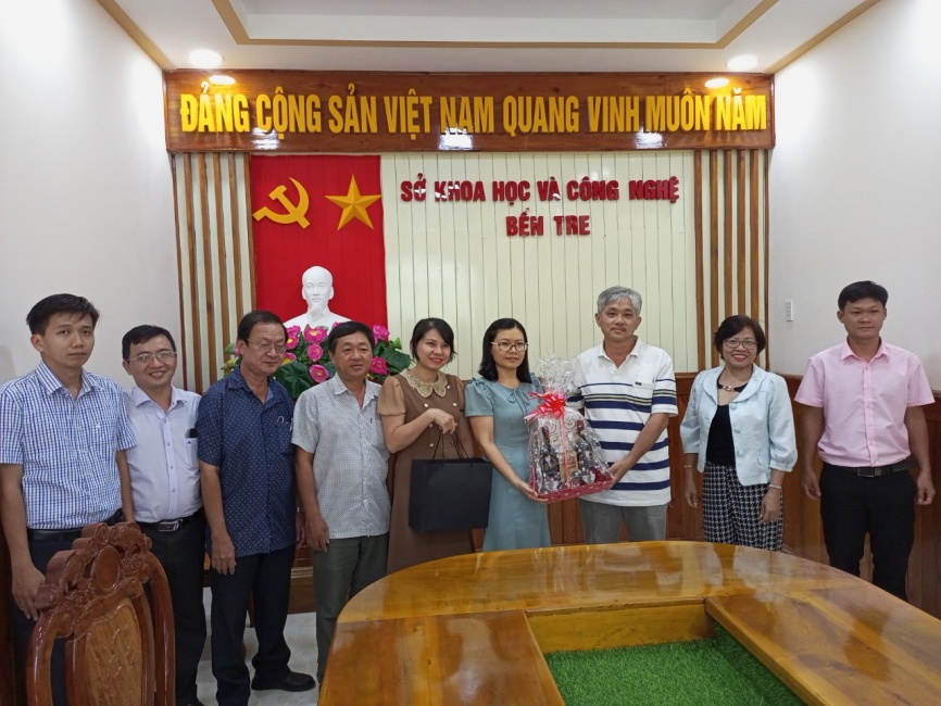 Trung tâm Thông tin và Ứng dụng tiến bộ Khoa học và Công nghệ tỉnh Bình Thuận thăm và làm việc tại Bến Tre