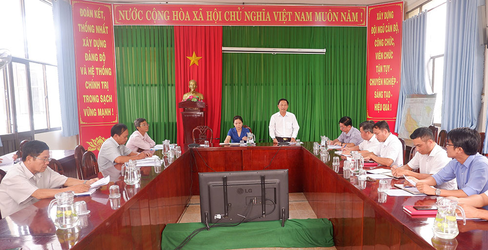 Giám sát việc triển khai thực hiện 1.500 ha nuôi tôm ứng dụng công nghệ cao trên địa bàn huyện Thạnh Phú