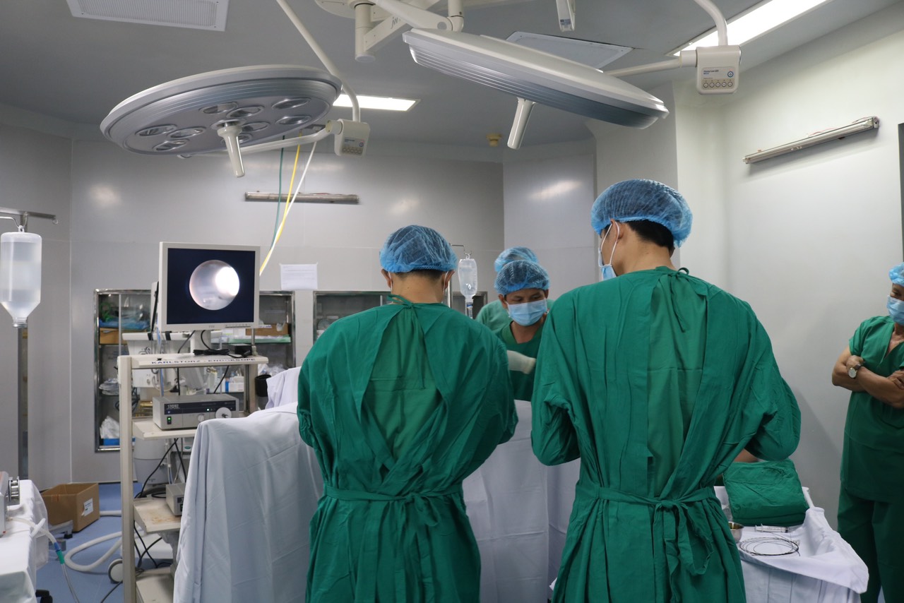 Bệnh viện đa khoa Minh Đức thực hiện tán sỏi thận bằng ống soi mềm