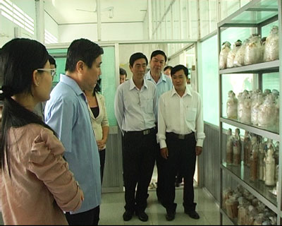 Bí thư Tỉnh ủy Bến Tre Nguyễn Thành Phong làm việc với Sở Khoa học và Công nghệ  